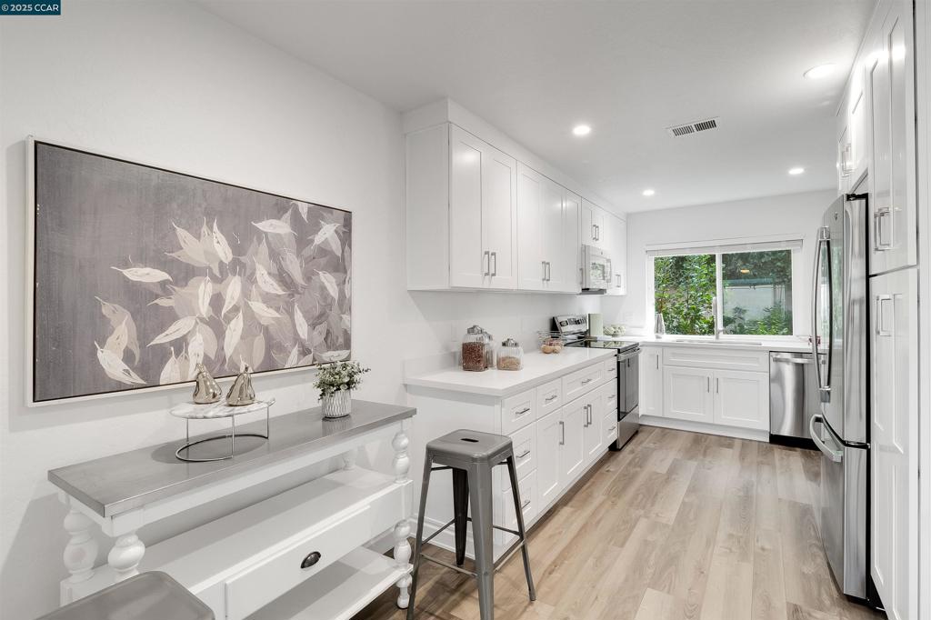 HIDDEN CREEK - Residential