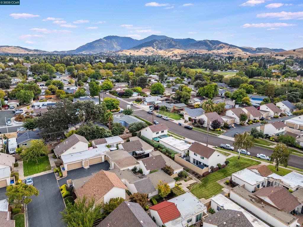 HIDDEN CREEK - Residential