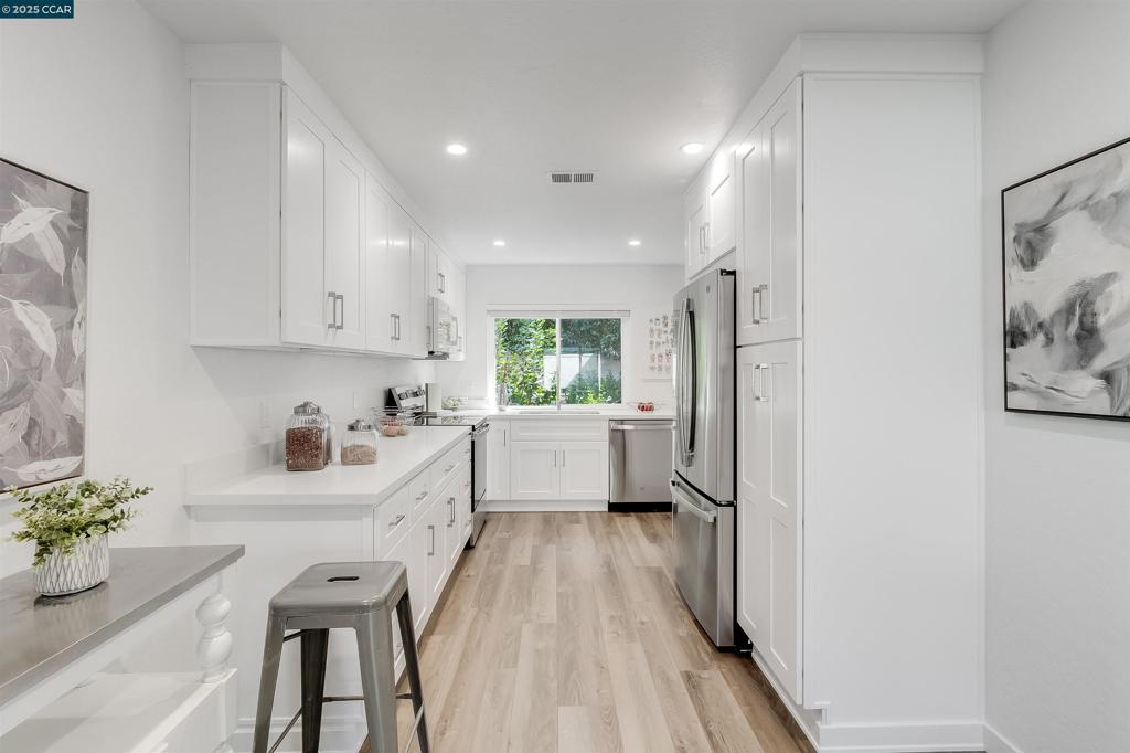 HIDDEN CREEK - Residential