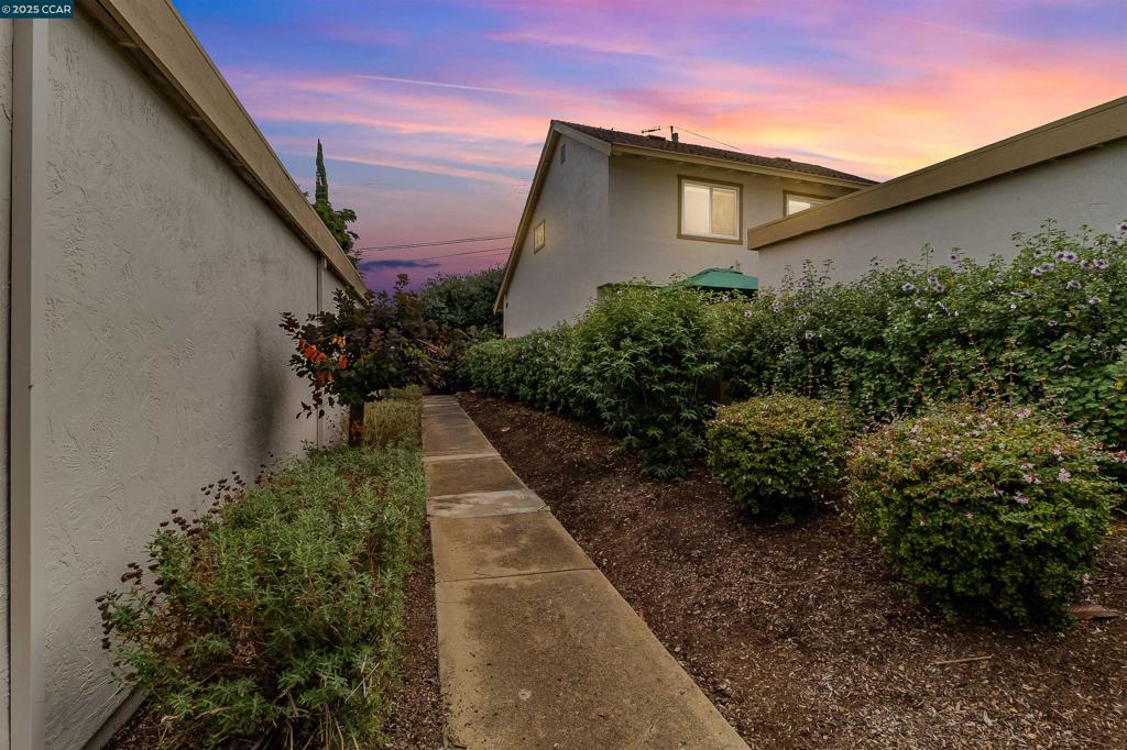 HIDDEN CREEK - Residential