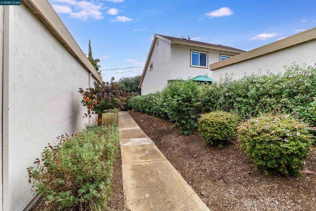 HIDDEN CREEK - Residential