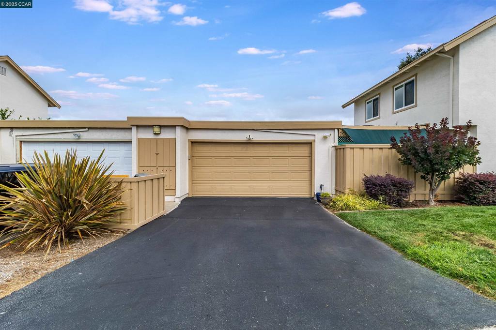 HIDDEN CREEK - Residential