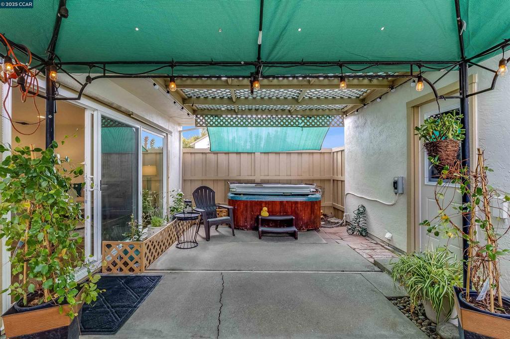 HIDDEN CREEK - Residential