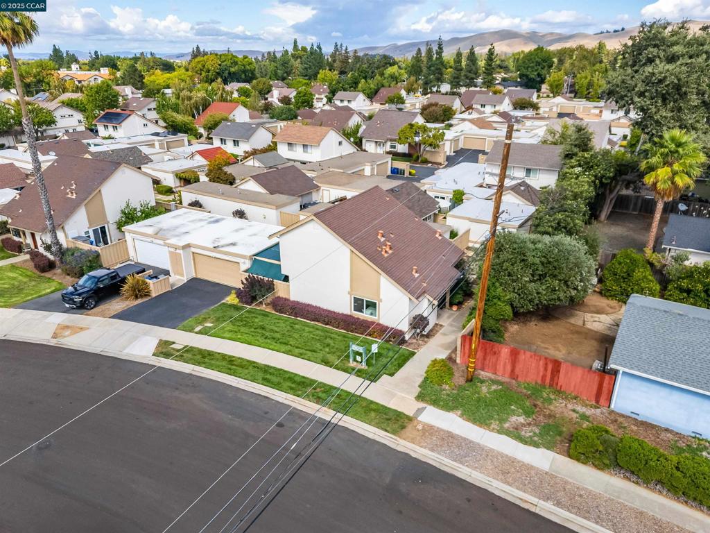 HIDDEN CREEK - Residential
