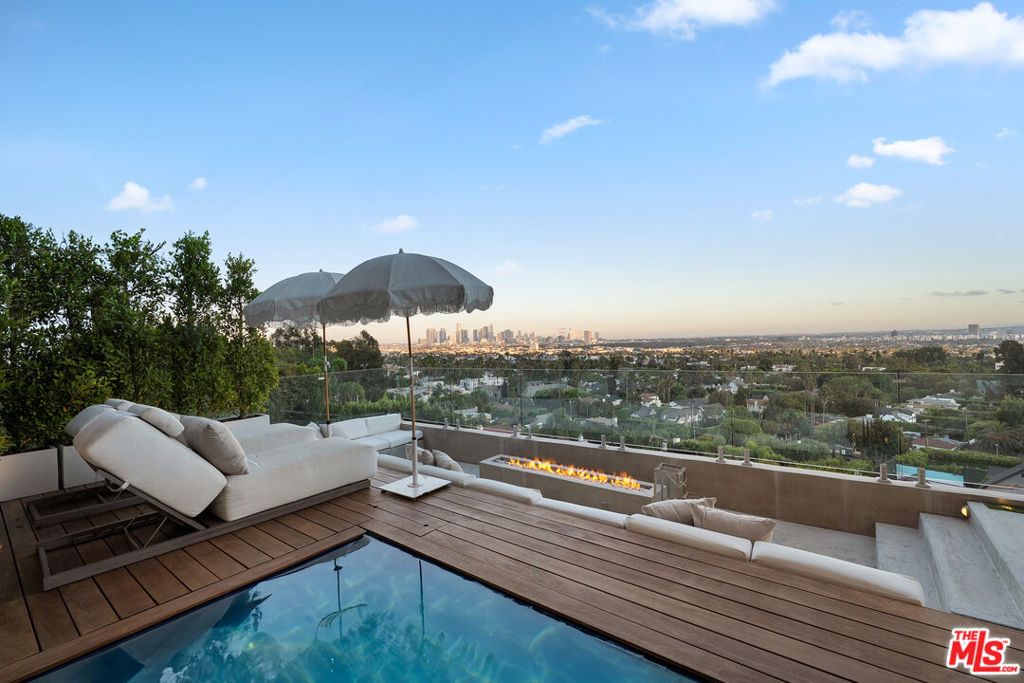 Photo of 7882 Fareholm Drive, Los Angeles, CA 90046 (MLS # 25591015)