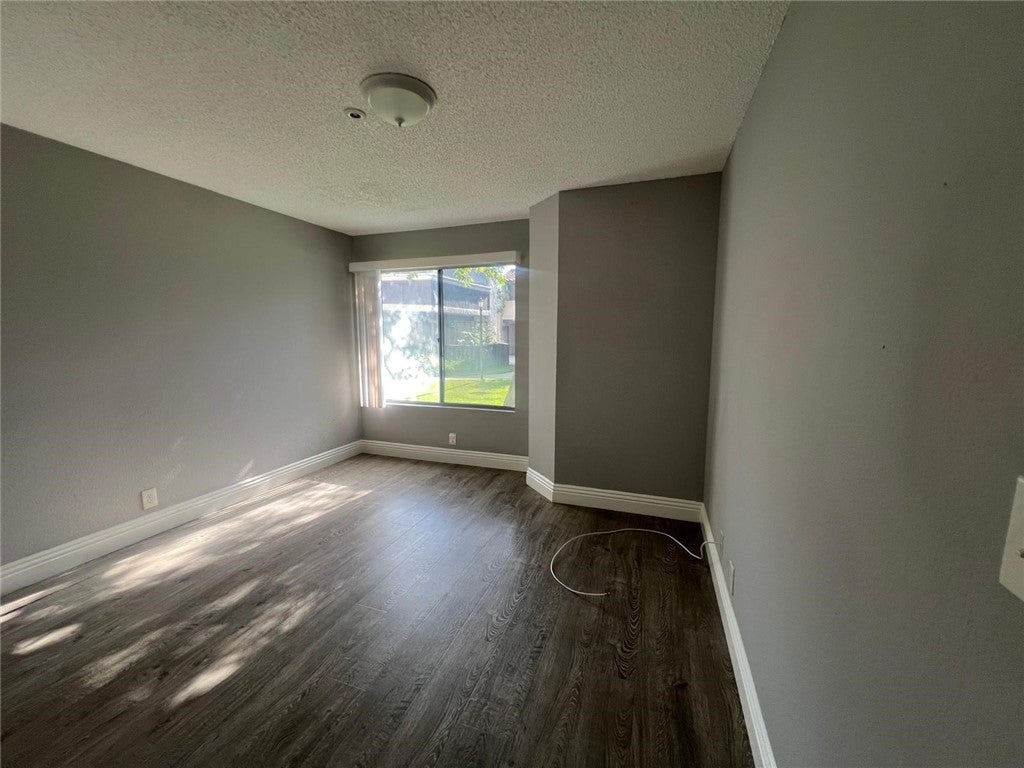1927 W Houston 5