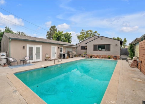 Photo of 322 S Lincoln Street, Burbank, CA 91506 (MLS # BB26192871)