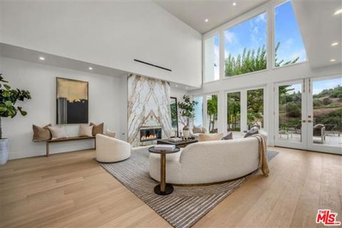Photo of 2205 Canyonback Road, Los Angeles, CA 90049 (MLS # 25588419)