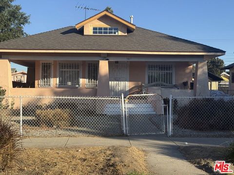 Photo of 1317 W 48th Street, Los Angeles, CA 90037 (MLS # 25601793)