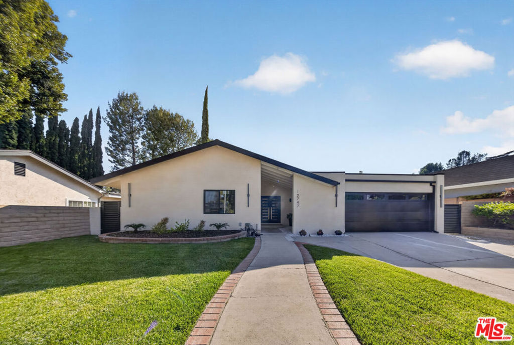 12747 Deon Place