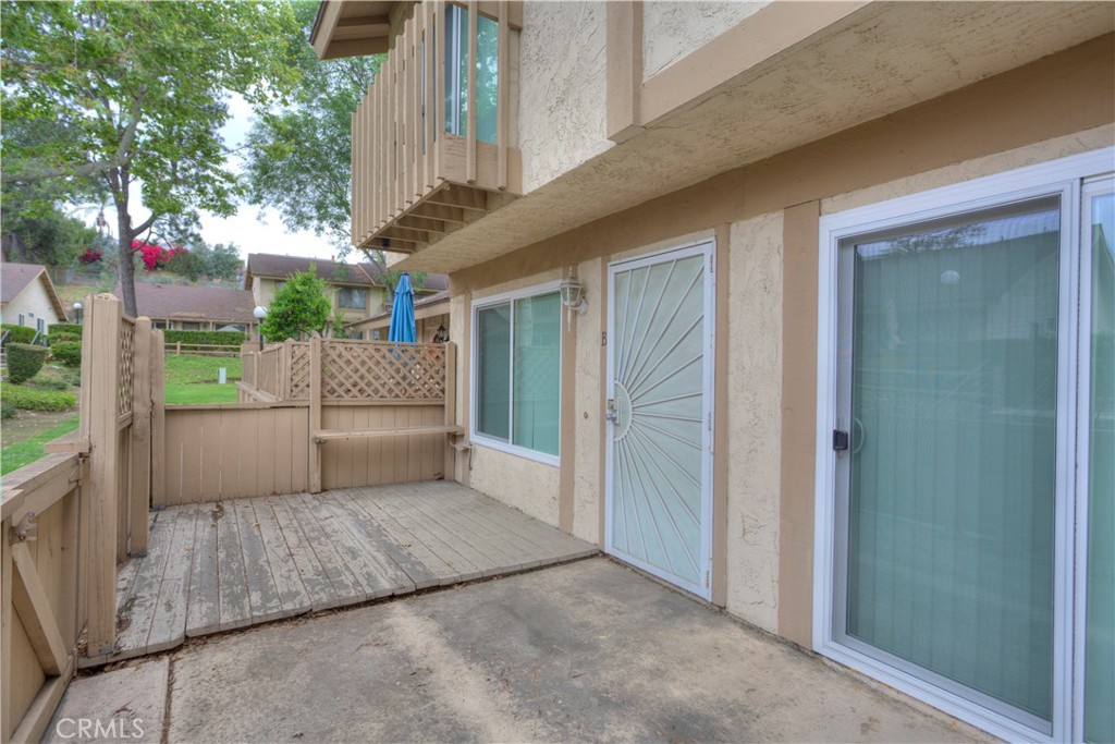 Welcome to Your Stylish Diamond Bar Retreat!
?Located in the Highly-Rated Walnut Valley Unified School District
This bright and spacious 3-bedroom, 2.5-bathroom unit offers comfort, modern upgrades, and a peaceful setting within a secure, professionally managed community.
Highlights:
* 3 Bedrooms | 2.5 Bathrooms
* New sliding door, stove, flooring, and dishwasher
* 1-car garage included
Community Perks:
* Swimming pool
* Playground
Prime Location:
* Minutes to Diamond Bar Plaza & Walnut Hills Shopping Center
* Easy access to freeways (connect to Pomona, Chino Hills, Downtown LA)
* Near Diamond Bar Park & Sycamore Canyon Park for hiking and recreation
* Close to top-rated schools and everyday amenities
This is the perfect blend of comfort, style, and convenience—ideal for those seeking a peaceful yet connected lifestyle.
Additional Info:
* No pets allowed
* Tenant pays all utilities