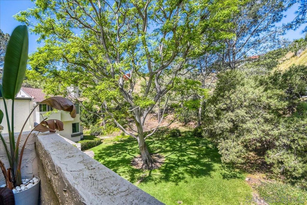 1262 River Glen Row