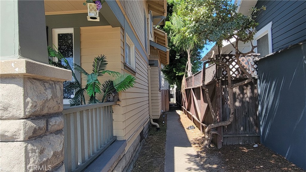 833 Cedar Avenue