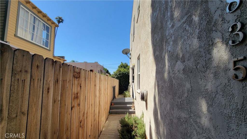 833 Cedar Avenue