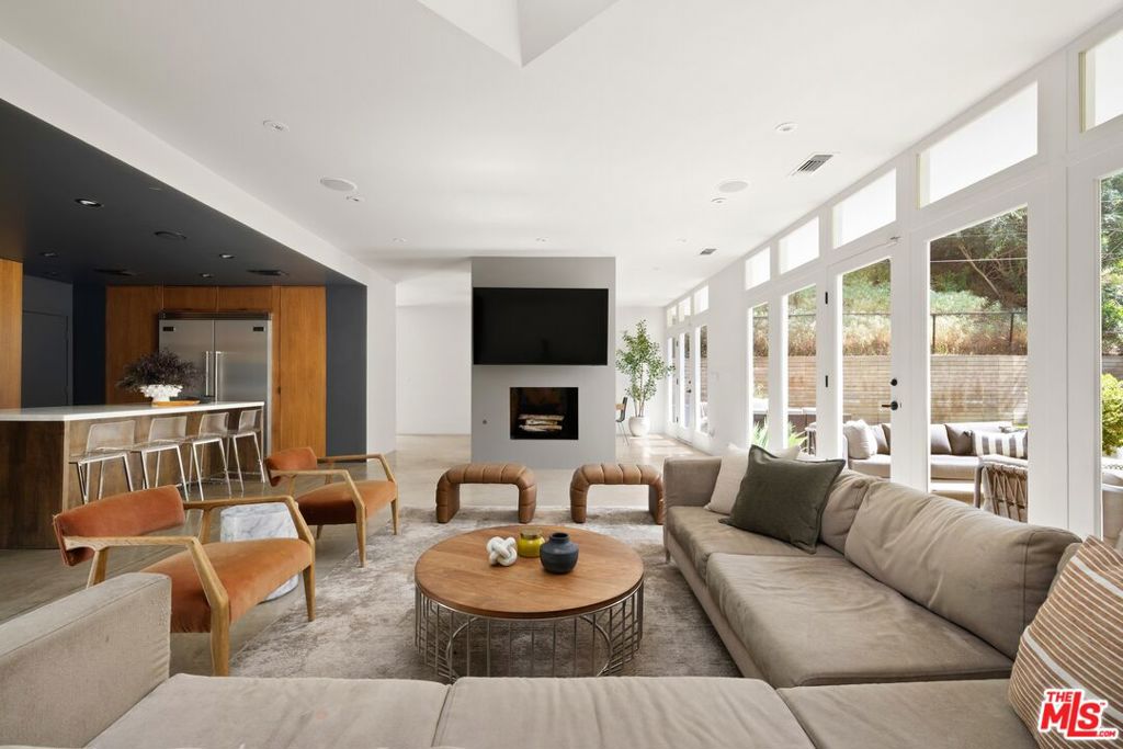 2060 N Beverly Drive