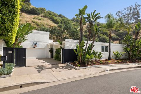 Photo of 2060 N Beverly Drive, Beverly Hills, CA 90210 (MLS # 26670073)