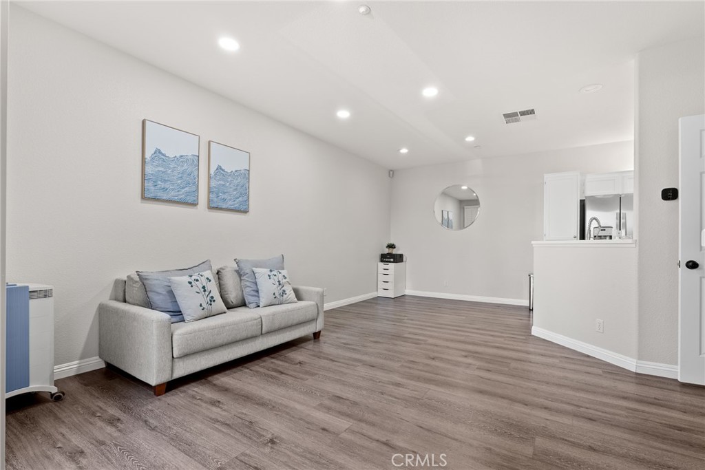 811 Larkridge