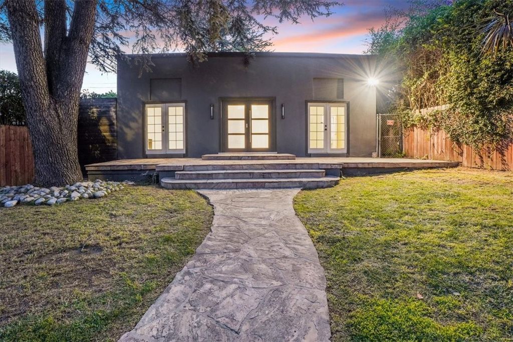 Photo of 1301 N Orange Grove Avenue, West Hollywood, CA 90046 (MLS # IV25194742)