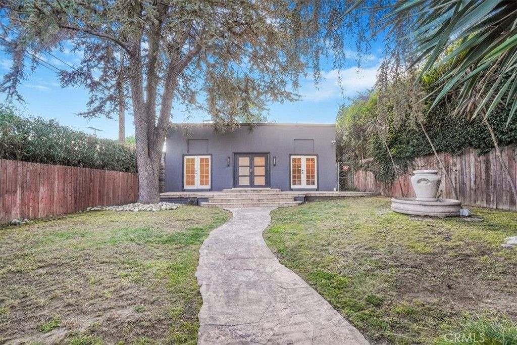 Photo of 1301 N Orange Grove Avenue, West Hollywood, CA 90046 (MLS # IV25194742)