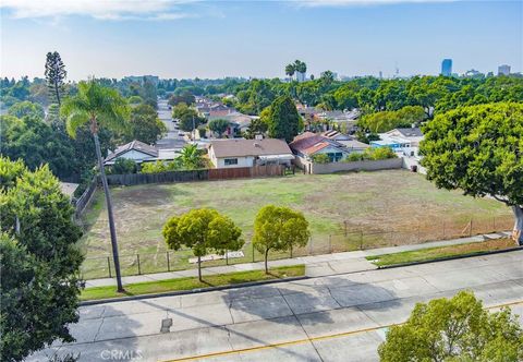 Photo of 2828 N Flower Street, Santa Ana, CA 92706 (MLS # OC25247680) Photo of 2828 N Flower Street, Santa Ana, CA 92706 (MLS # OC25247680)