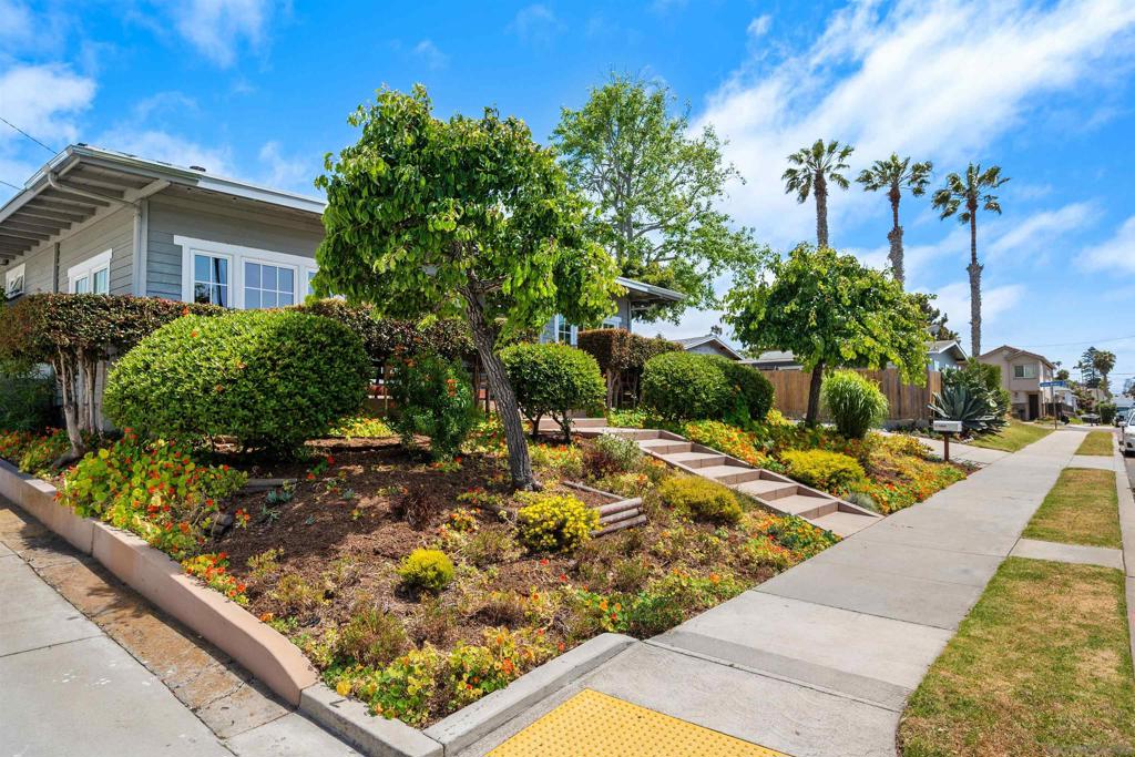 Short term furnished vacation rental, 30 days or more. Take it easy at this unique and tranquil getaway. This lovely fully stocked and furnished home encapsulates the laid-back, beachy lifestyle of Ocean Beach, making it a perfect retreat for those who love the sea and sand. Located in the heart of Ocean Beach, this charming three-bedroom, two-bathroom rental home offers an idyllic coastal living experience just 4 blocks from the beach and vibrant local amenities. Enjoy a short walk to nearby shops, cafes, restaurants and more!
