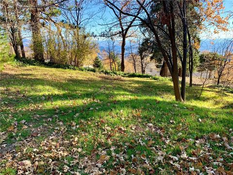 Photo of 40 Park Dr, Running Springs, CA 92382 (MLS # IV25271950)