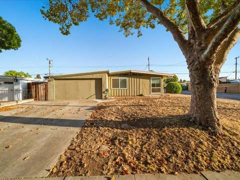 Photo of 989 Cherry Lane, Santa Clara, CA 95051 (MLS # ML82057830)