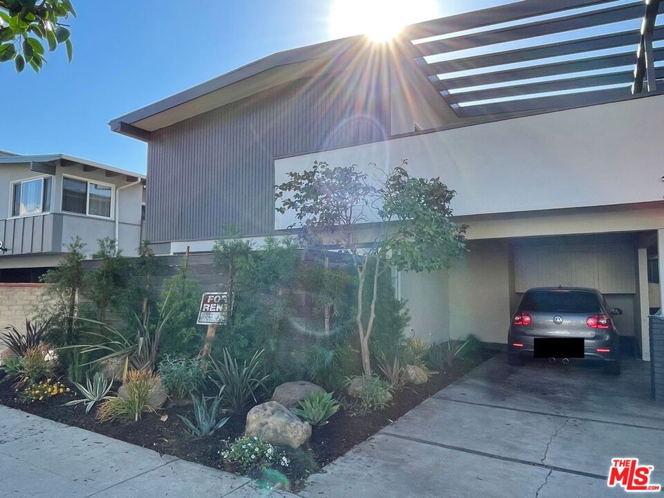 Welcome to your next home at 11748 Dorothy St!Fully renovated unit with a modern style design and luxury amenities. Brand new floors, kitchen cabinets, Calcutta quartz counter tops, state of the art appliances, stylish light fixtures and brand new central heating and air conditioning.New flooring throughout the entire apartment, newly remodeled open kitchen with modern Calcutta quartz countertops, walk in pantry, white oak cabinets with matte black finishes, all brand new stainless steel appliances. Modern designer finishes and under mount stainless steel sink and dishwasher, large open dining area and living room area. All new remodeled bathroom with matte black finishes, modern vanity, spacious modern closets, private laundry inside unit, over size mirrored closers with plenty of hanging and shelf storage space, and much more! Parking included with rent. Prime location, close to many restaurants, entertainment, 405 & 10 fwy access, and more. Quiet building.