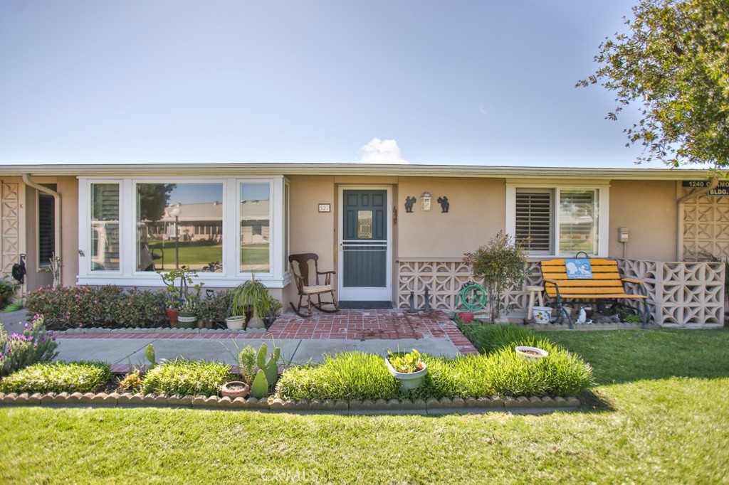 1240 #52J Oakmont