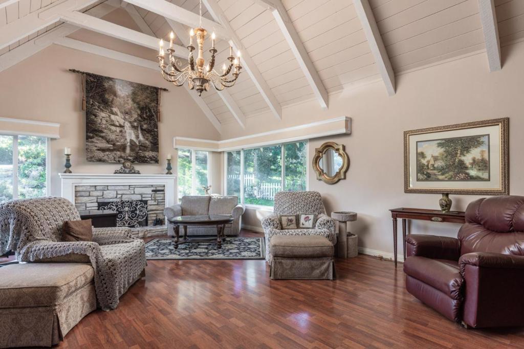2962 Club Road