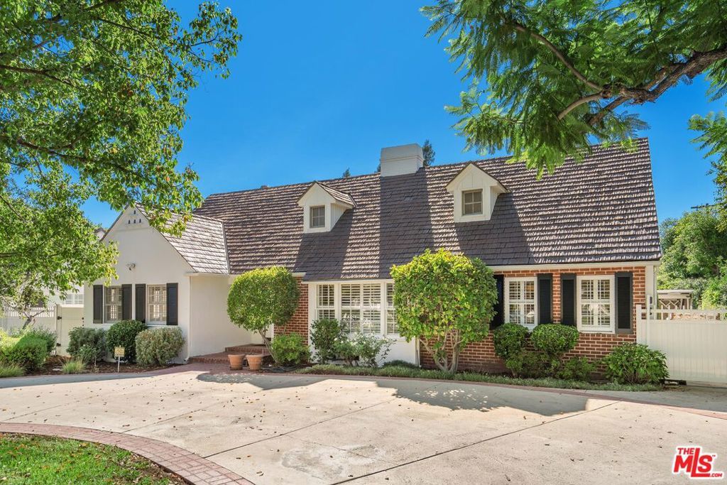 Photo of 6317 Orion Avenue, Van Nuys, CA 91411 (MLS # 25589585)