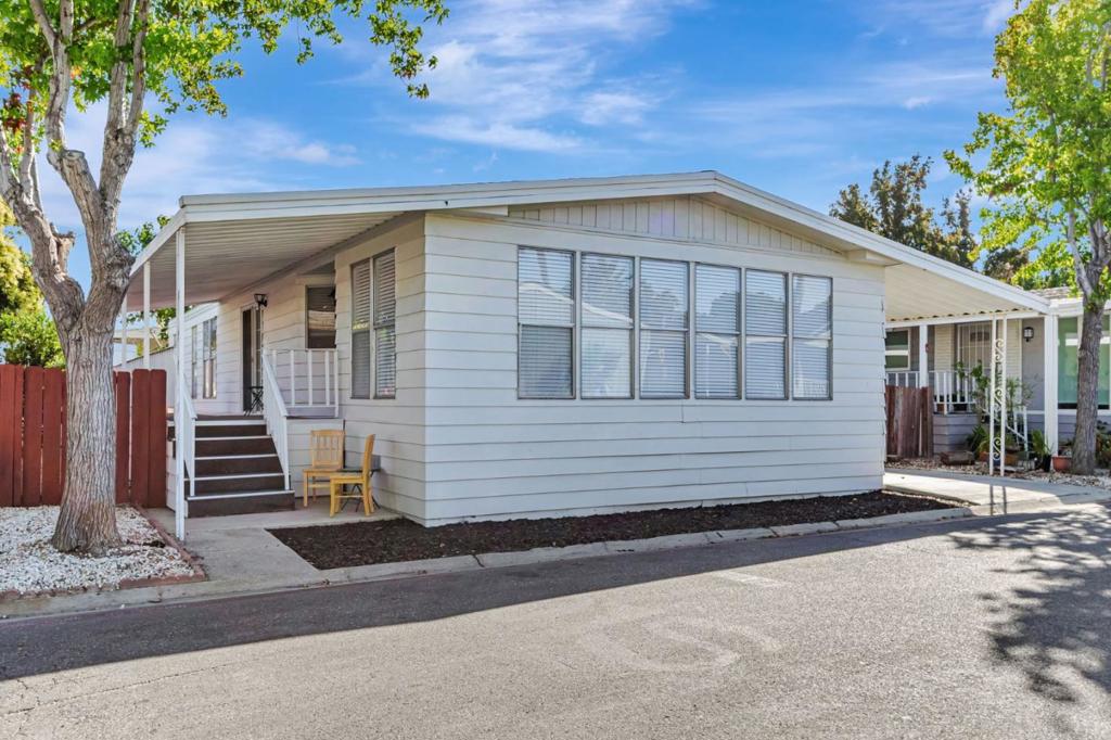 316 Los Encinos St