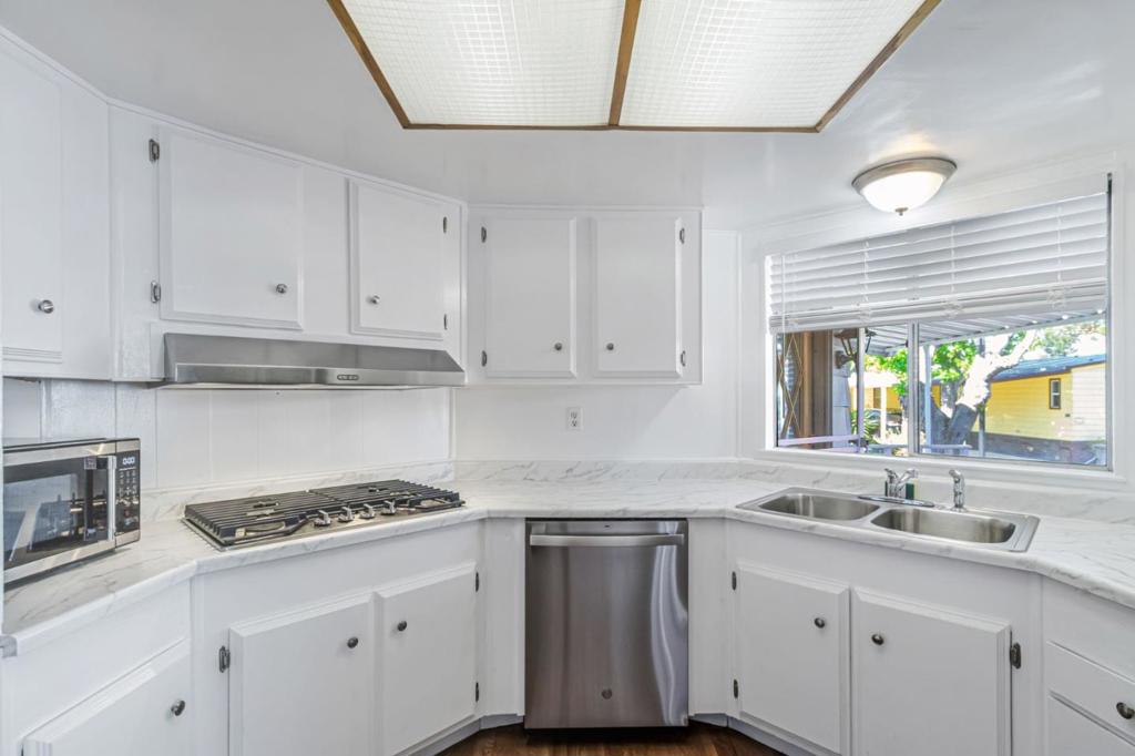 316 Los Encinos St