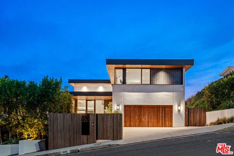 2261 Hercules Drive Los Angeles CA 90046