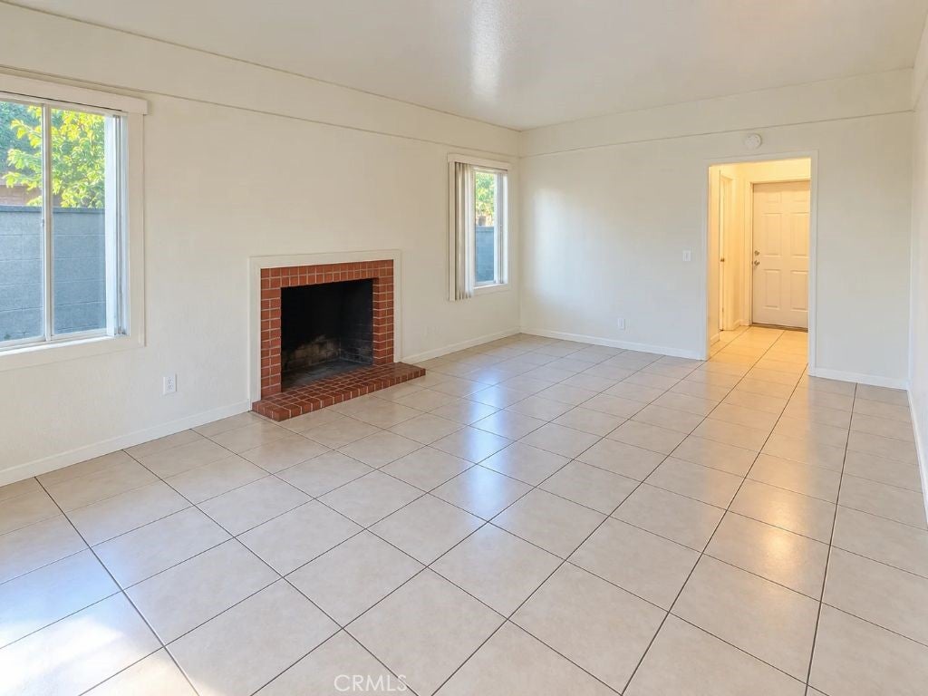 2541 E Adams