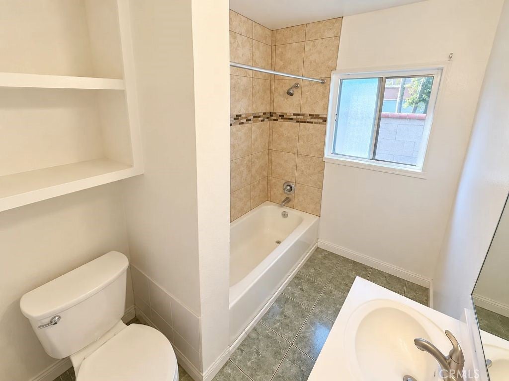 2541 E Adams