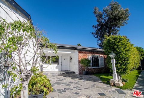 Photo of 10803 Alta View Drive, Studio City, CA 91604 (MLS # 26670717)