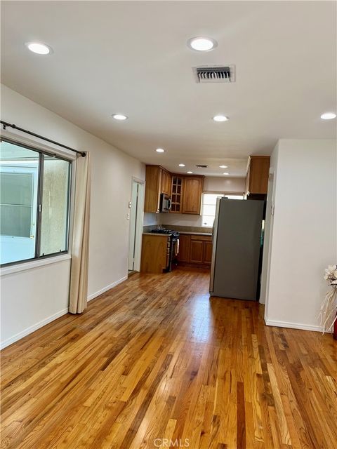 Photo of 17435 Burma St, Encino, CA 91316 (MLS # SR26048754)