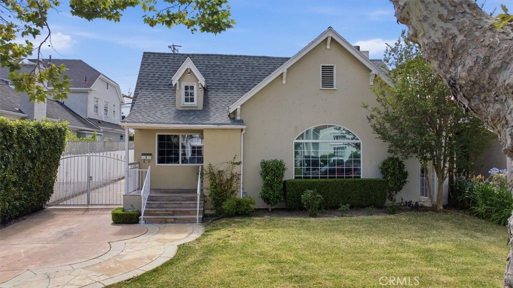 Photo of 317 S Canon Drive DR, Beverly Hills, CA 90212 (MLS # SB26116771)