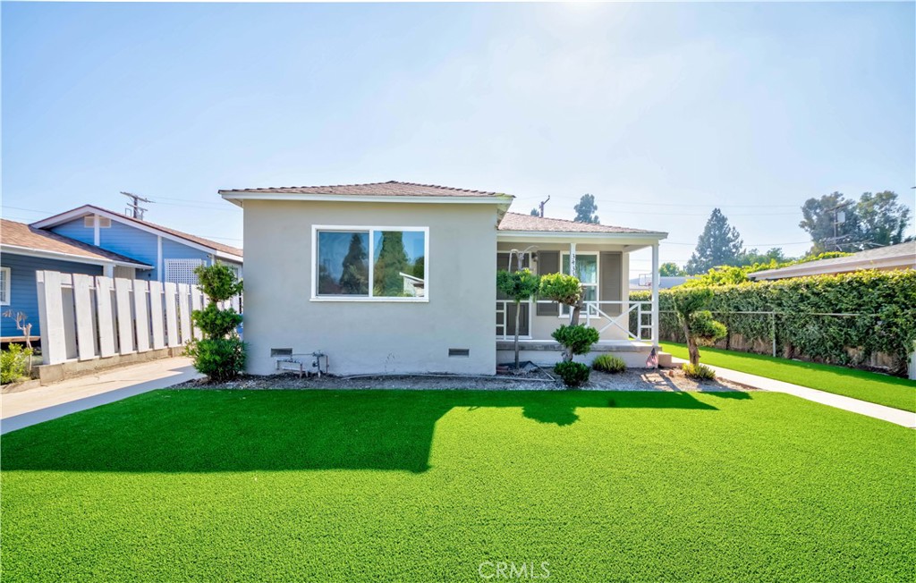 Location, location, location! Not only is this duplex situated on a quiet street just steps away from Culver City’s bustling tech and entertainment hub, it has just undergone a complete remodel! The new updates include a brand new kitchen, flooring, paint, and appliances including a new dishwasher, refrigerator, and in-unit washer/dryer. There is also a new central AC/heating system, new electric panels and new copper plumbing, new ABS sewage line and a completely updated front yard with artificial grass and gravel backyard.
Each unit has 2 bedrooms/1 bath. The address for the back unit is 3435 Sherbourne Drive. The duplex has a total of 4 bedroom/2 baths with a private large backyard that the city will approve for an additional 2 units (for up to 1600 living sqft). Both units have separate electric and gas meters, and a two car garage with tandem parking.
Major attractions nearby include Downtown Culver City, Sony Studios, Warner Brothers Discovery, Amazon, Apple and Google. The Culver City Scenic Overlook allows for fantastic outdoor hiking. Also close by is the Kenneth Hahn State Recreation Park. The Expo light rail line is also a convenient option to get around Los Angeles. Short distance to Santa Monica, Playa Vista, Century City, UCLA, and Beverly Hills. This is a rare opportunity for an investor to purchase an income property in a great Culver City location.