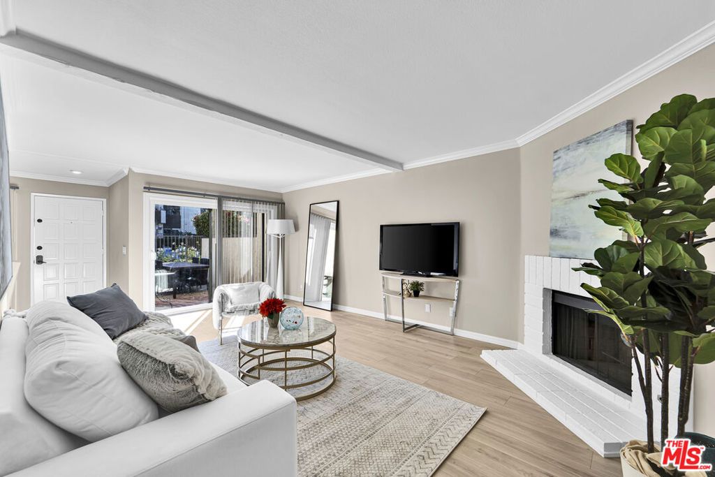 Photo of 5800 Owensmouth Avenue #40, Woodland Hills, CA 91367 (MLS # 26633693)