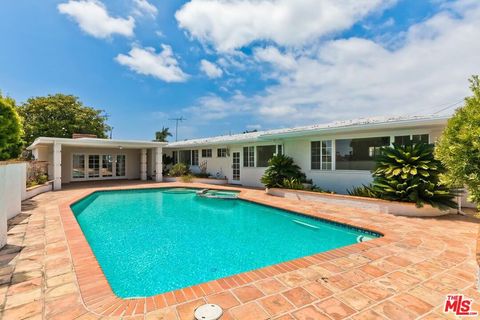 Photo of 4821 W 63rd Street, Los Angeles, CA 90056 (MLS # 26831049)