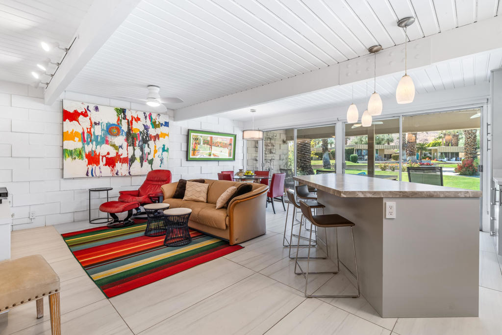 Properties 2 112 Sandpiper Street