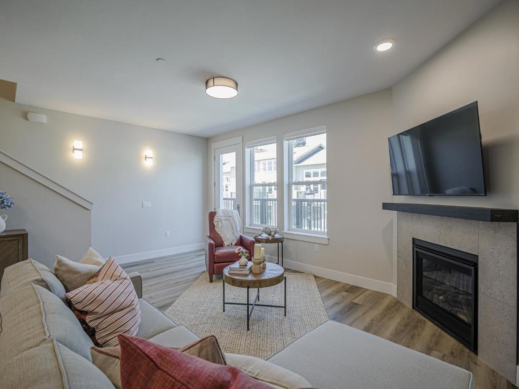 126 Aptos Village Way 2