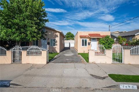 Photo of 1320 N Neptune Avenue, Wilmington, CA 90744 (MLS # SB26124597)