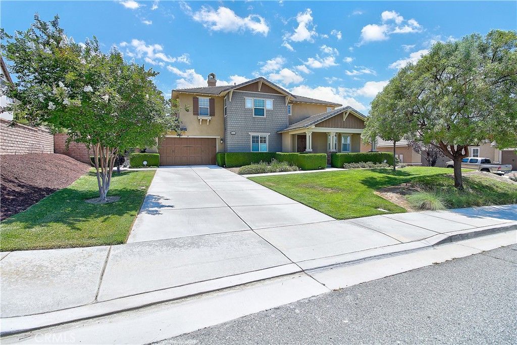 Photo of 13033 Ridge Route Road Rd, Riverside, CA 92503 (MLS # IV26054114)