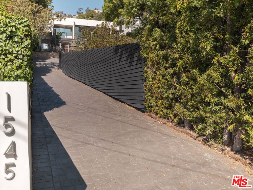 Photo of 1545 Sunset Plaza Drive, Los Angeles, CA 90069 (MLS # 25594635)