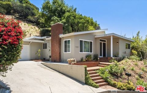 Photo of 1528 Rising Glen Road, West Hollywood, CA 90069 (MLS # 26838807)
