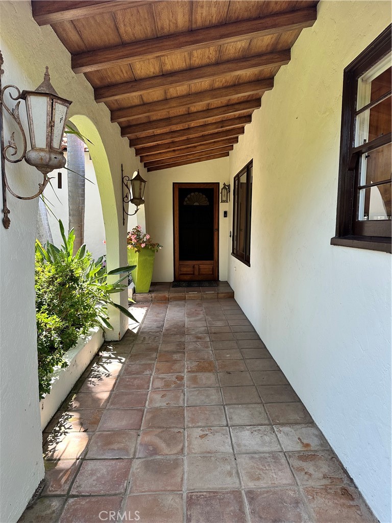 208 Via La Circula