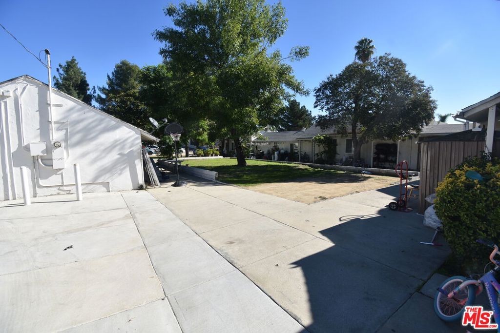 12215 San Fernando Road